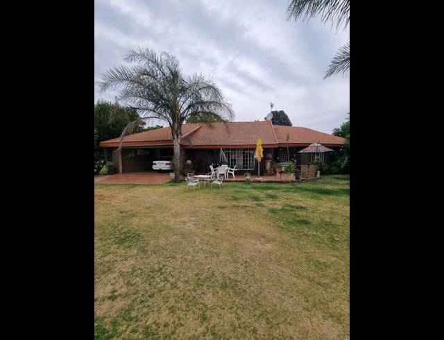 19 BEDROOM HOUSE FOR SALE IN NORTON'S HOME ESTATE